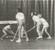 Девочки-теннисистки не должны избегать мальчишеских спортивных игр.